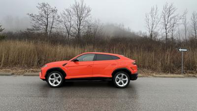1-Lamborghini-Urus.jpg