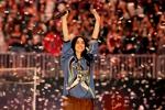 en-jays-dodgers-celebs billie eilish.JPG