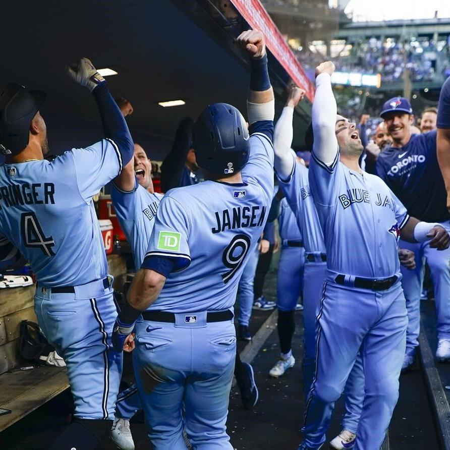 Hernández walks off old team as Mariners top Blue Jays 3-2