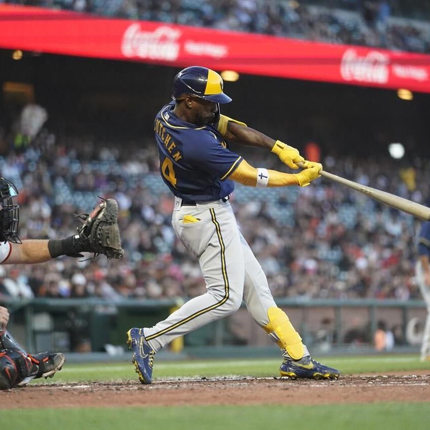 Pinch-runner Yelich scores winner in 10th, Brews beat Giants