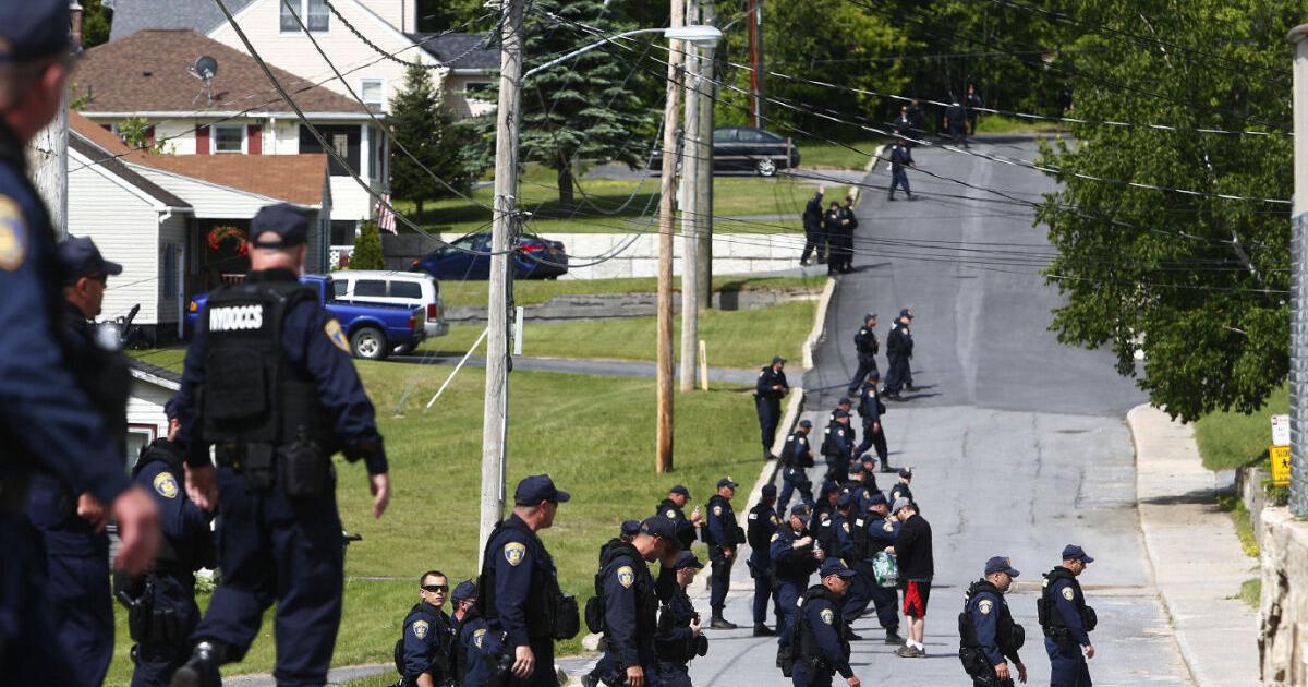 ‘They’re basically untraceable’: Massive manhunt underway for escaped ...