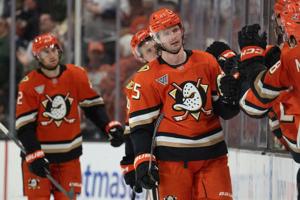 Kreider beats Hellebuyck in OT to lift the Ducks past the Jets, 5-4
