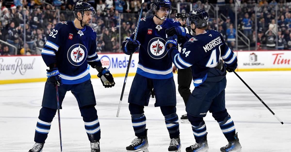 Scheifele shines in 8-1 win over Sweeney's Bruins