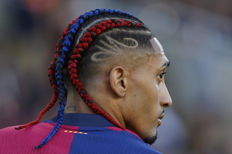 Barcelona extends Raphinha's contract to 2028 following breakthrough season