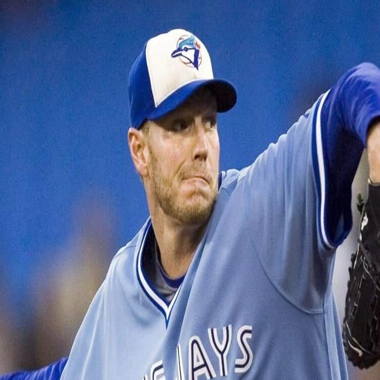 A glove with love: Roy Halladay gets unique tribute
