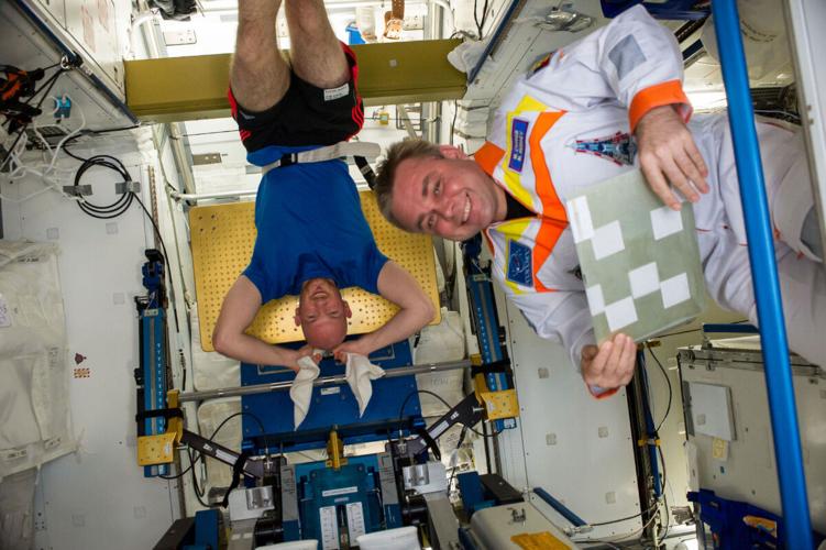 How Do Astronauts Stay In Shape Menshealthcom With Virtual And