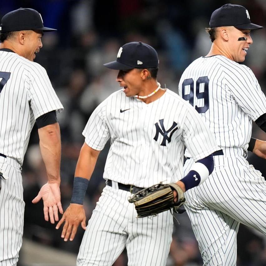 Gleyber Torres, Anthony Rizzo power Yankees past winless Phillies