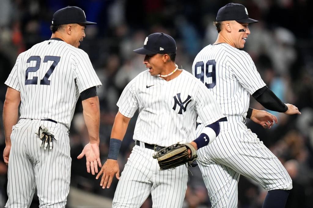 Gleyber Torres, Anthony Rizzo power Yankees past winless Phillies 8-1 - CBS  New York