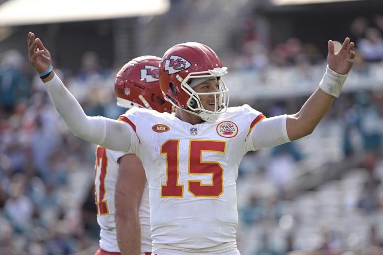 Patrick Mahomes restructures contract with Kansas City Chiefs for record  4-year deal