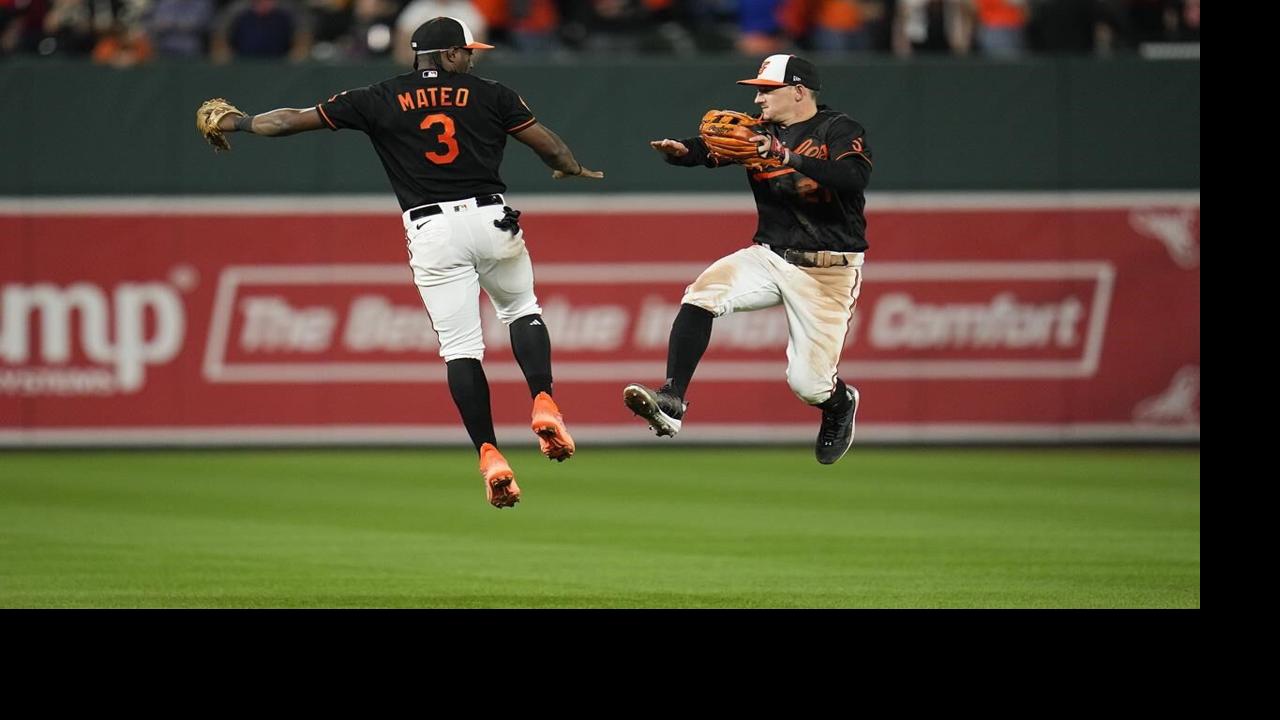 Braves' Ronald Acuna Jr. 40-70 video tribute during 10th inning