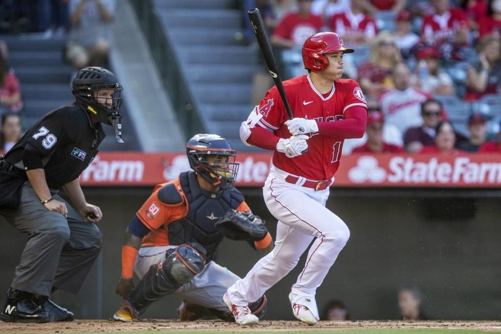 Peña delivers in 10th, Astros hold off slumping Angels 3-2