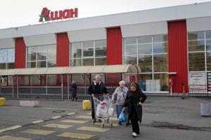 Kremlin orders Russia businesses of Nestle, Auchan seized