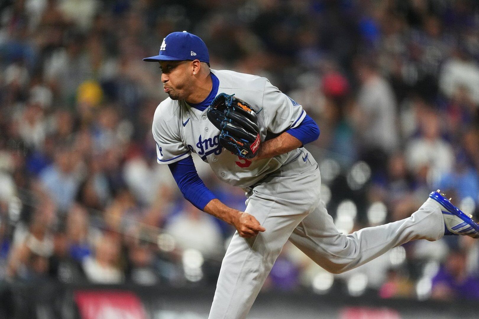 Díaz will fight to regain closer role for Dodgers, while Ohtani