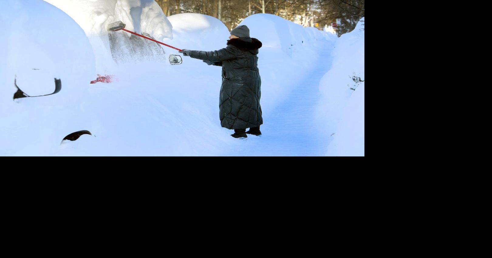 Sidewalk clearing after Toronto snowstorm needs to improve, city officials say