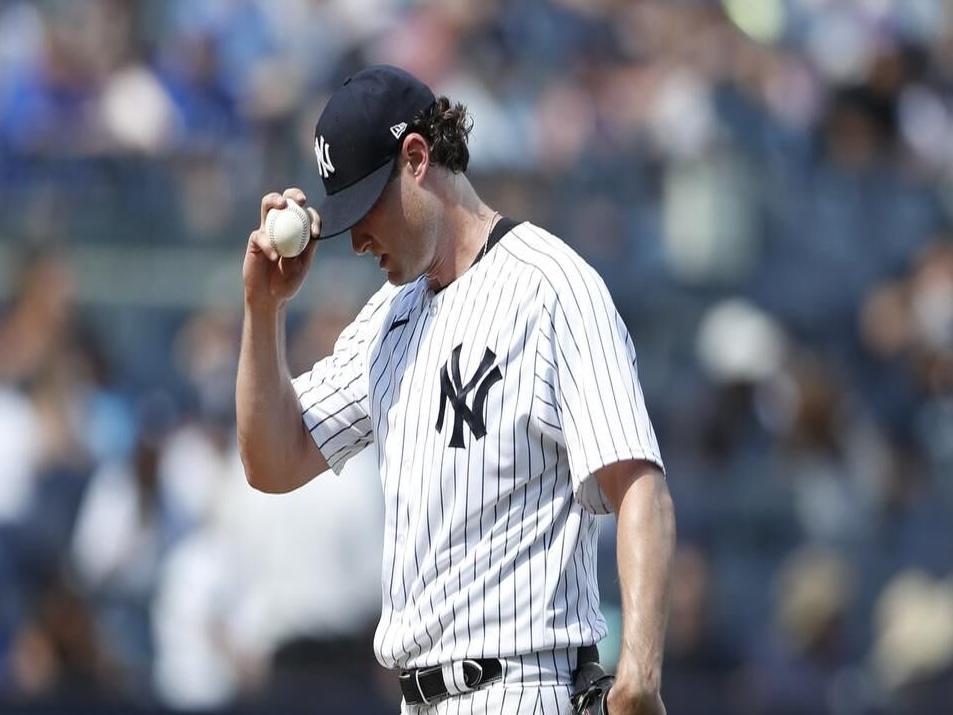 Yankees are booed by their own fans in the Bronx in 8-3 loss to