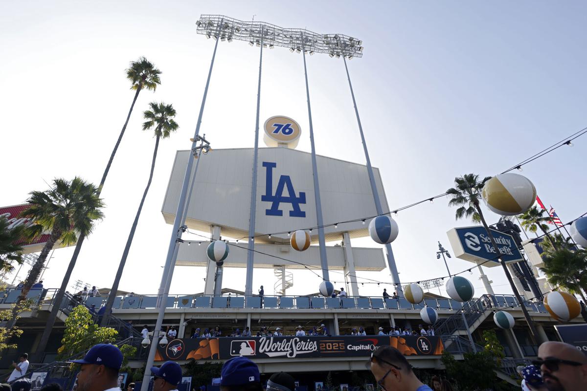 Blue Jays beat Dodgers to even World Series in Game 4: score