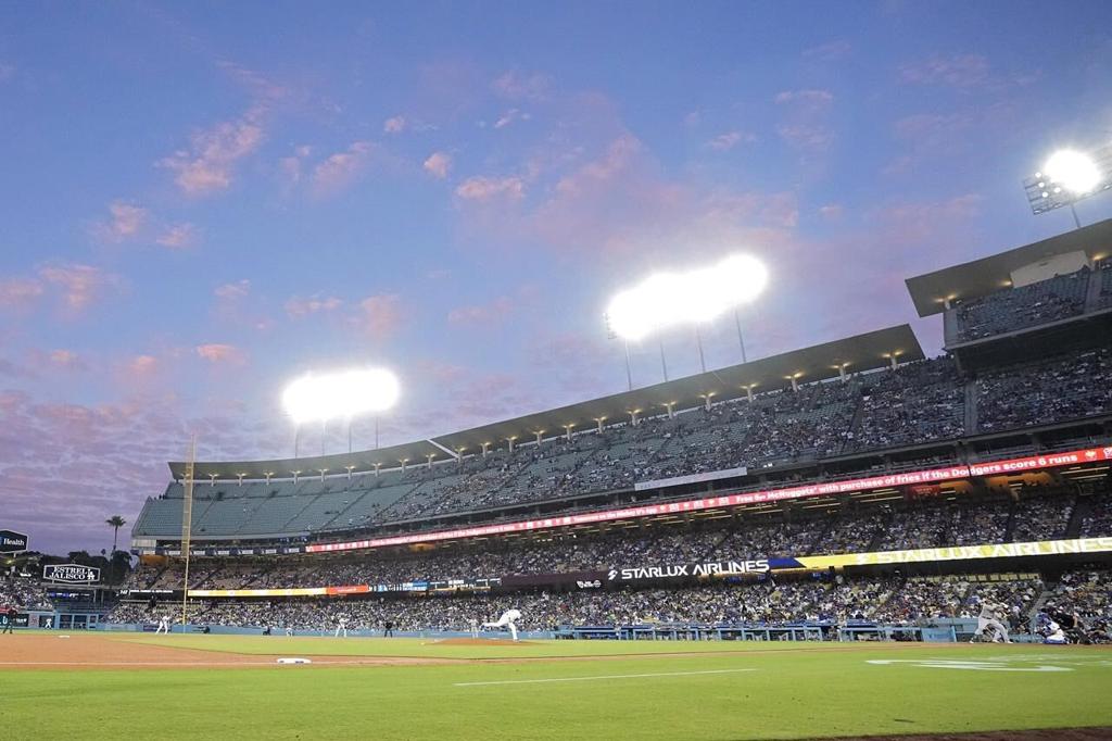 Lance Lynn gives up 3 solo homers in Dodgers debut and LA beats