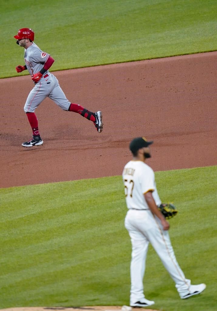 Naquin, Barnhart lead Reds to 14-1 rout of Pirates