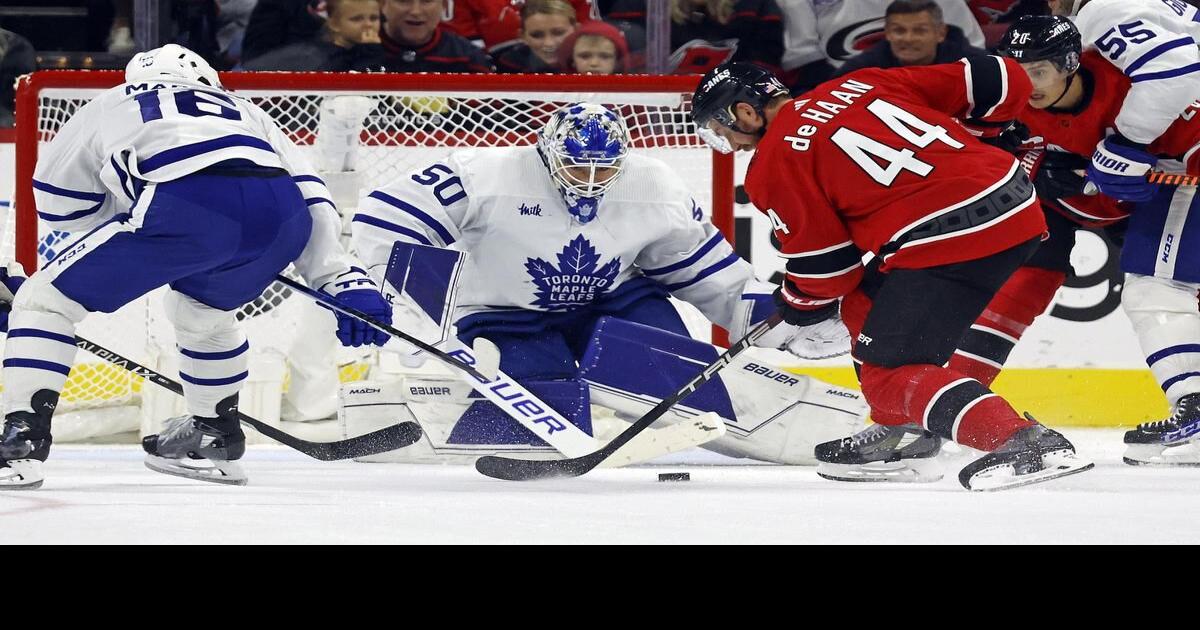 Källgren, Leafs deflect goalie crisis with win over Canes
