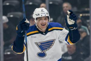 Toropchenko, Hofer lead Blues past Blackhawks 4-1, extend winning streak to 5 games