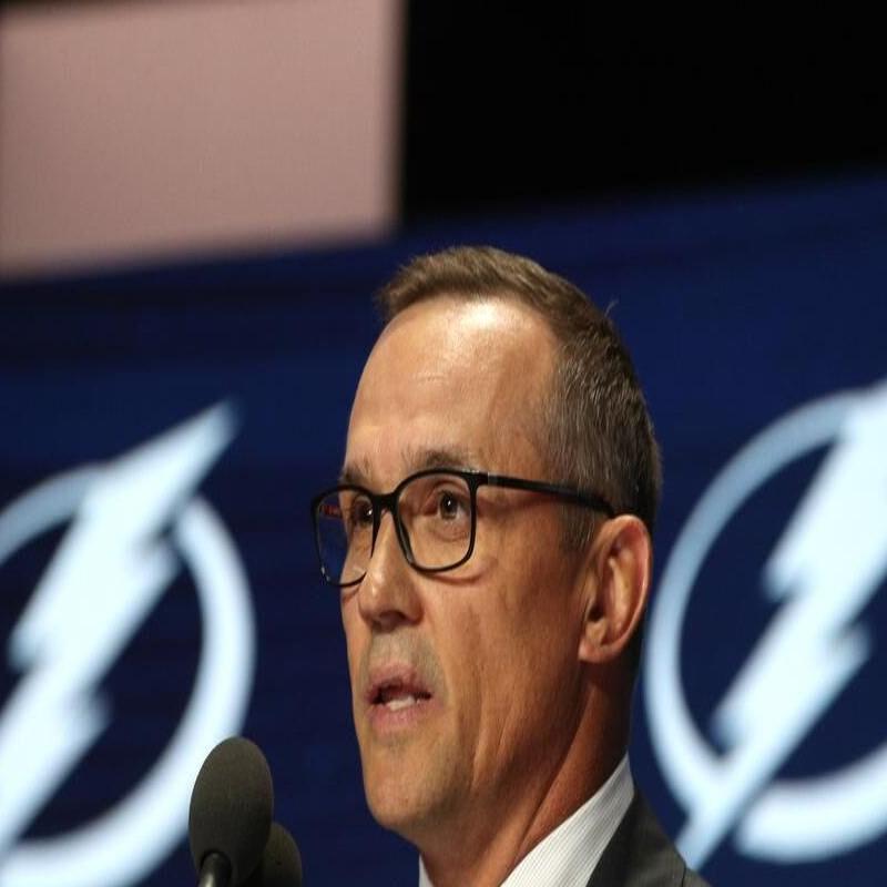 Steve Yzerman leaves Red Wings on good terms, steps into ideal situation as  Lightning GM 