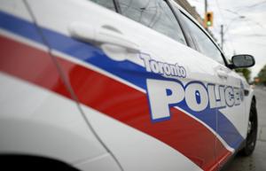 警察はキールとエグリントン近くの路地で射殺された男性を発見