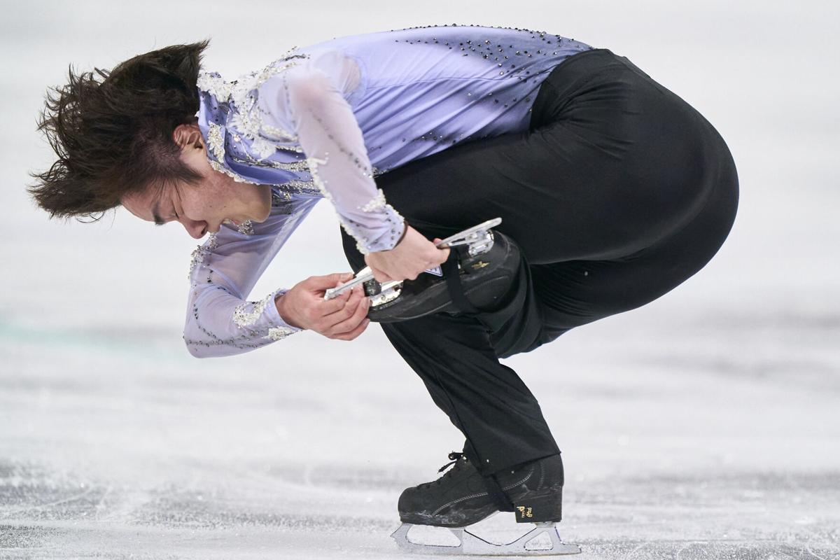 Shoma Uno hears footsteps but leads at figure skating worlds