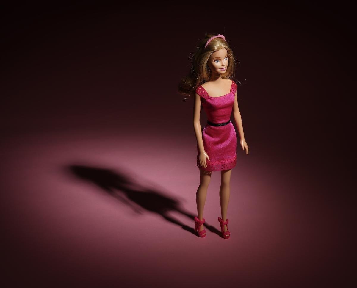A girl and a glue gun: barbie organizer