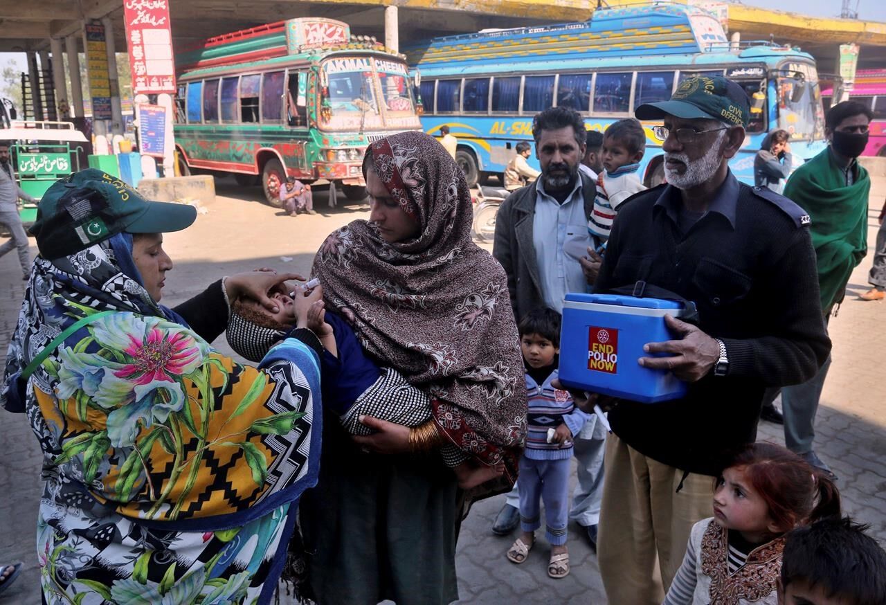 Bomb Kills Pakistani Policeman Assigned To Anti-polio Team