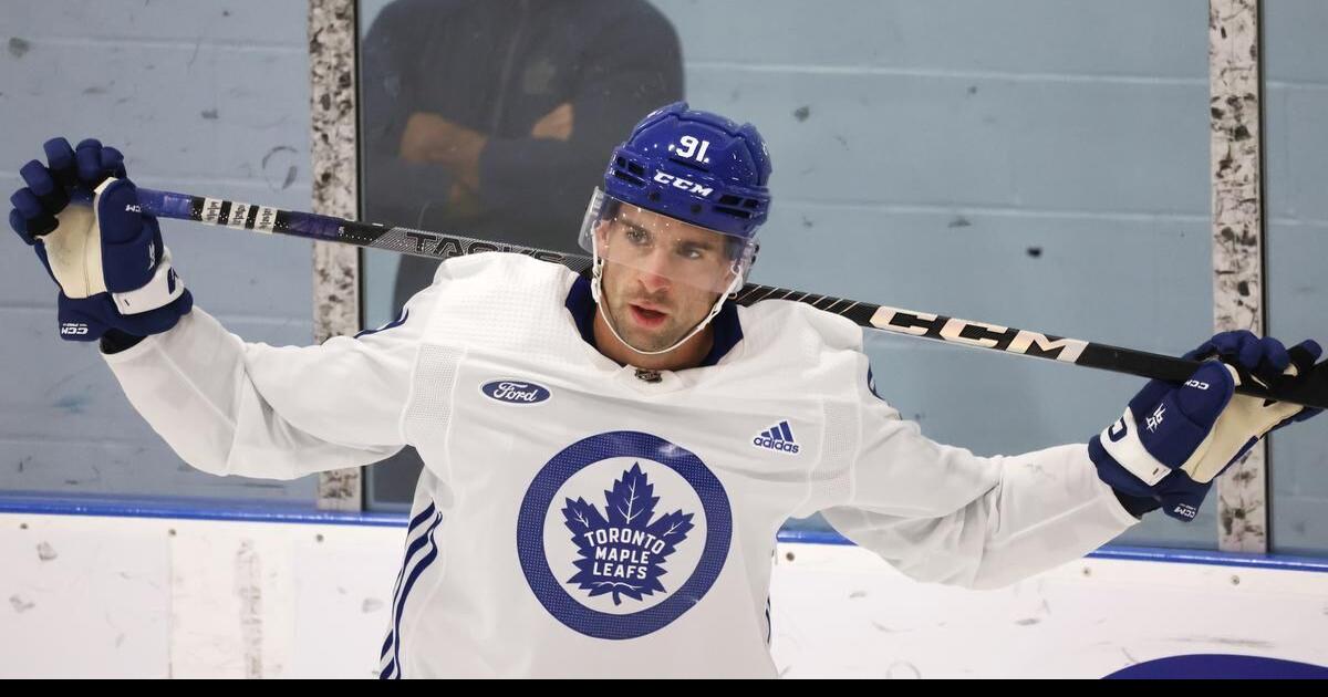 Leafs players having fun at Tavares' expense for Lululemon modelling