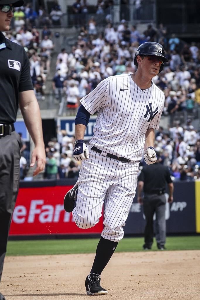 Yankees sign infielder D.J. LeMahieu, likely out on Manny Machado