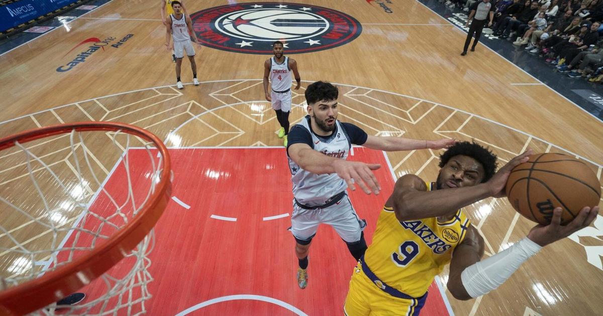 Bronny James plays the whole 4th quarter -- with plenty of ups and downs -- in Lakers' blowout win