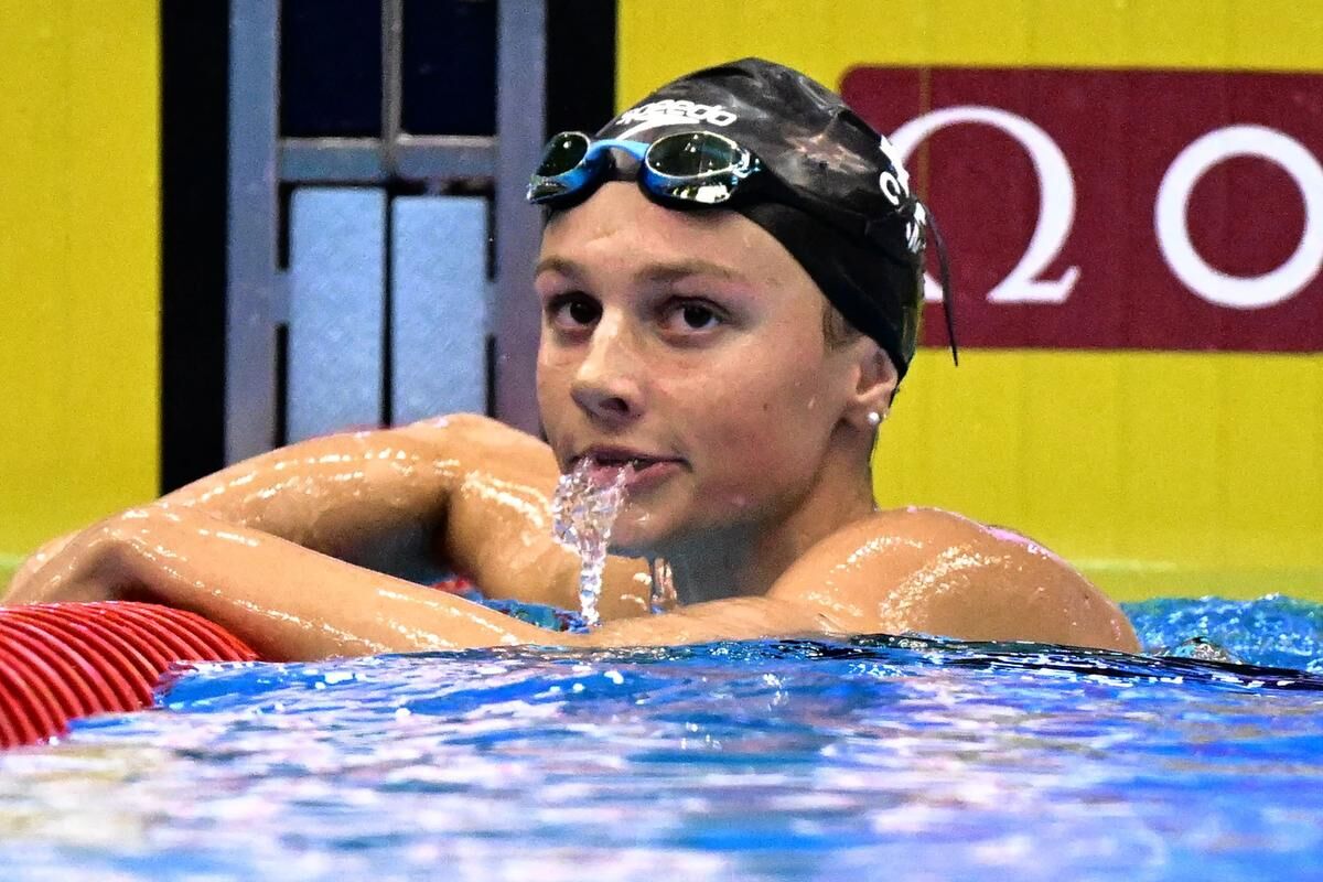 Summer McIntosh wins second gold for Canada at swimming worlds photo