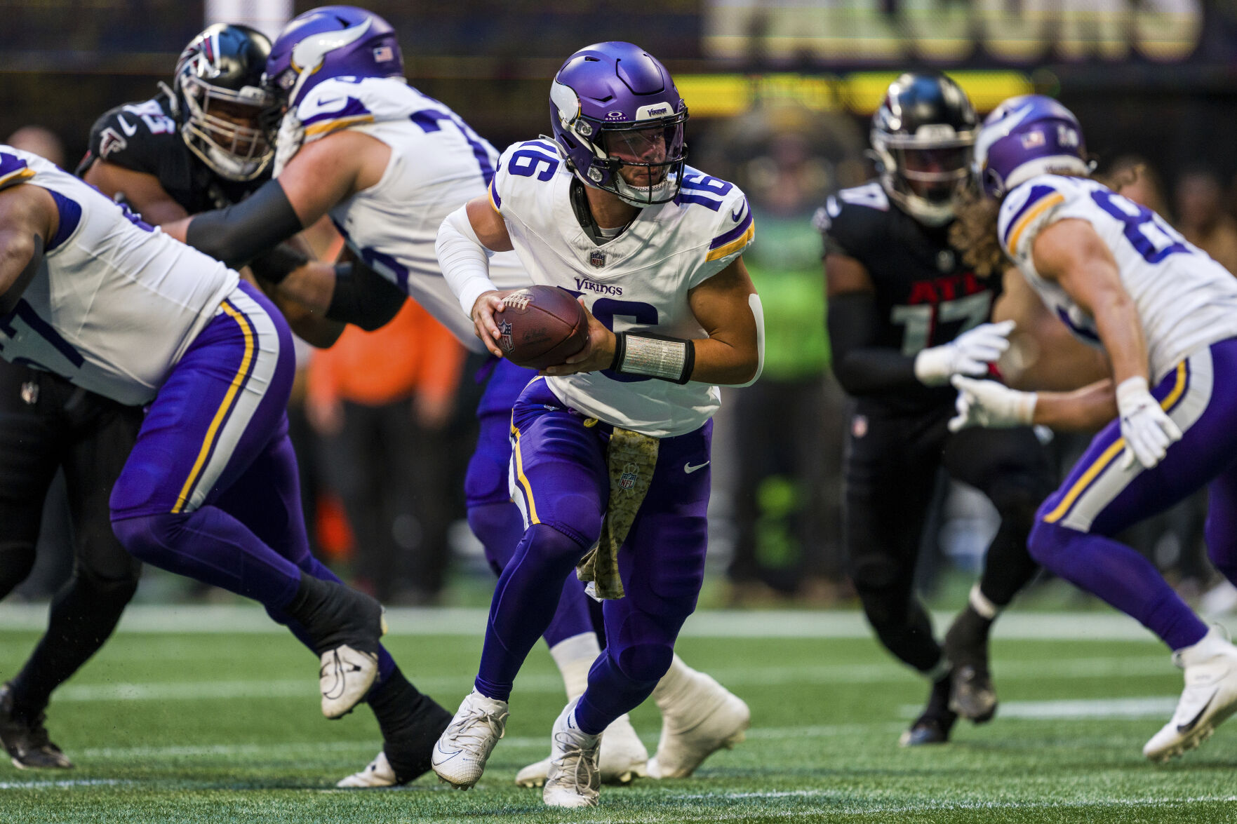 Packers Vs. Vikings Week 17 Prop Picks: Back Hall To Beat Rushing Line ...