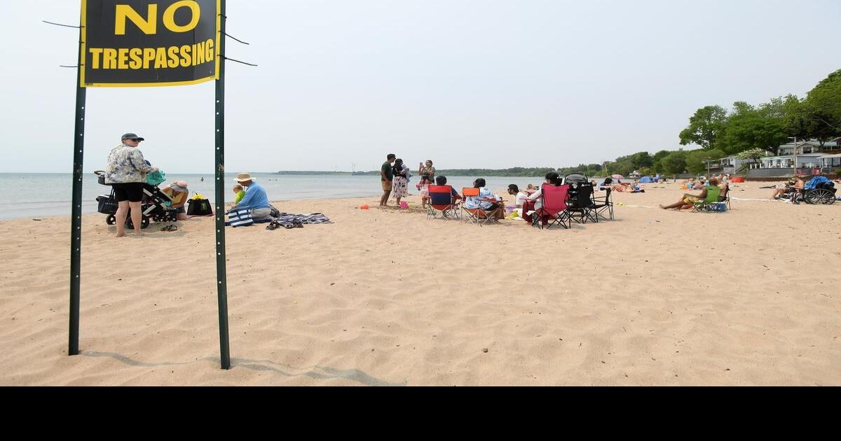 ‘No trespassing’ signs ignored by some Port Dover beach visitors as public access dust-up continues