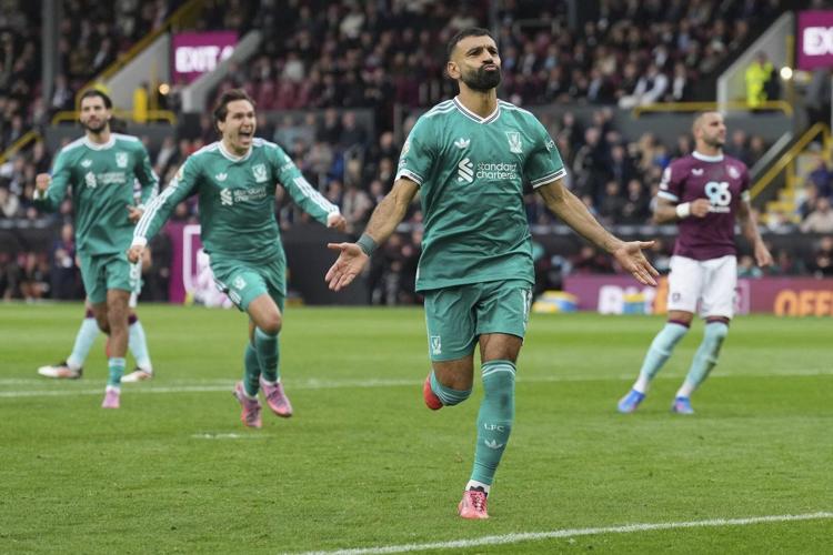 Mohamed Salah scores late penalty to preserve Liverpool's 100% start