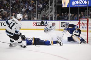 Dylan Guenther scores go-ahead goal for Utah in 4-2 win over Blues