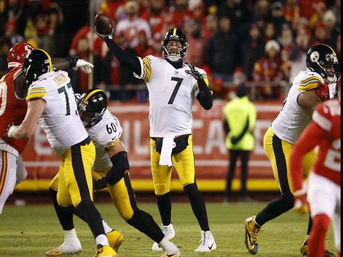 Patrick Mahomes leads Chiefs to wild-card romp over Steelers