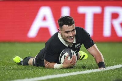 The All Blacks score a late try to secure a 29-19 win over France in the 3rd test