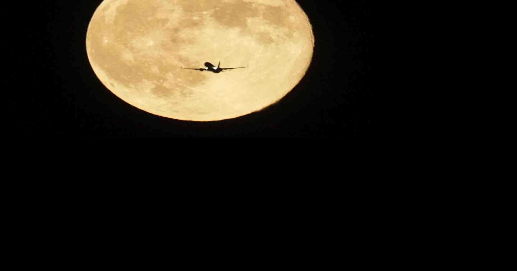 In photos: Biggest supermoon of the year in Toronto