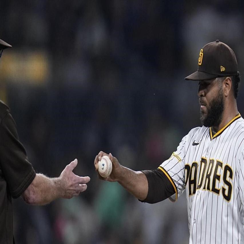 Padres Giving Thanks to Mothers