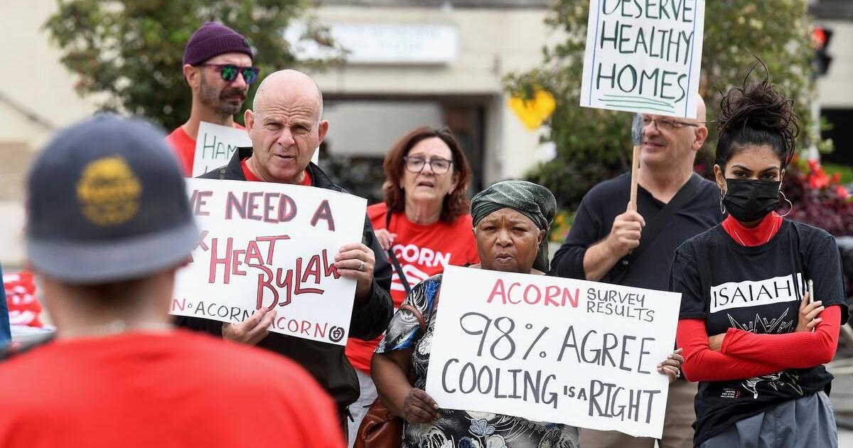ACORN members demand bylaw to help tenants deal with extreme heat