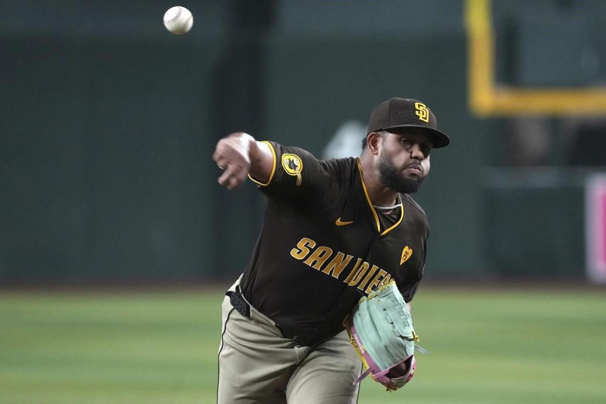 Padres hit 3 HRs in the 9th inning for a 5-0 win over the D-backs, who lose  ground in playoff race