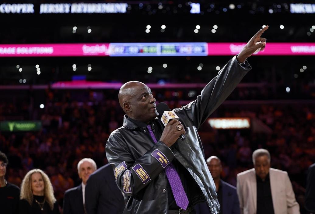 Lakers Vip Lakers retire Michael Cooper's No. 21 on an emotional night for the ...