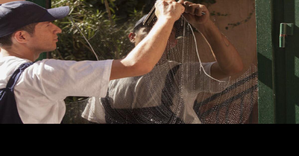 Washing windows may be condo owners’ responsibility