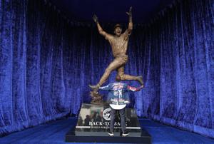 The Blue Jays get it right with overdue Joe Carter statue. Why stop there?