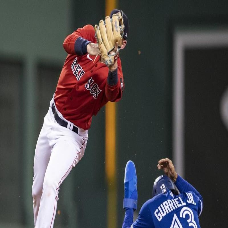 Gurriel steals home against Red Sox! 