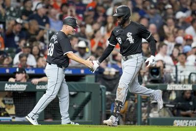 Robert homers twice on 4-hit night, lowly White Sox end Astros' streak with 5-4 victory