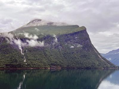 cruise-coastline-claudia-laroye.jpg
