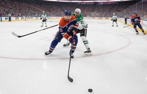 Edmonton Oilers winger Zach Hyman exits Game 4 versus Dallas Stars with injury